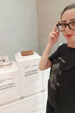 HOSTESS - RAY BAN